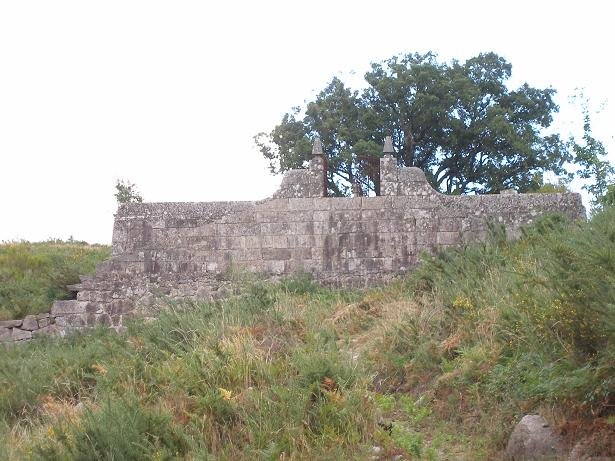 Cemitério do Mosteiro de Sanfins by António Guimarães