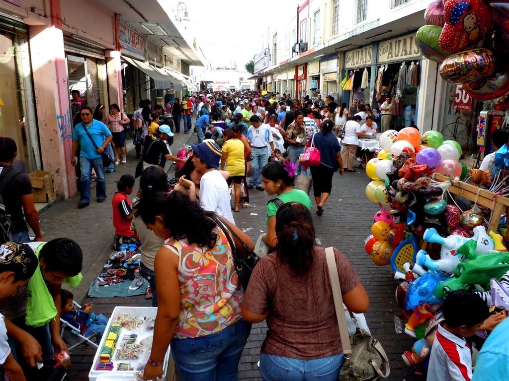 20110112-DCCXX-Un típico 24 de Diciembre en la calle 63-A del centro de la ciudad-Mérida by Gabriel Antonio “Liv…