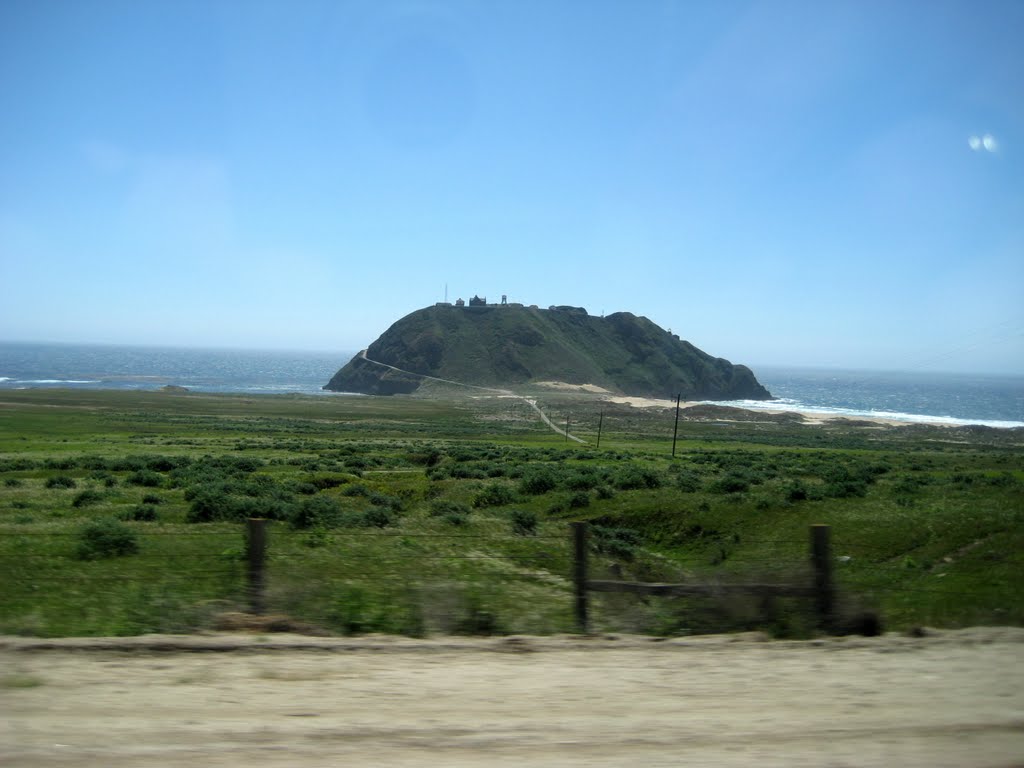 Point Sud Lighthouse, desde la HWY1, en la costa sur californiana by R Melgar