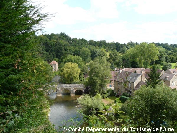 Saint Céneri le Gérei, l'un des plus beau village de France by Orne Tourisme