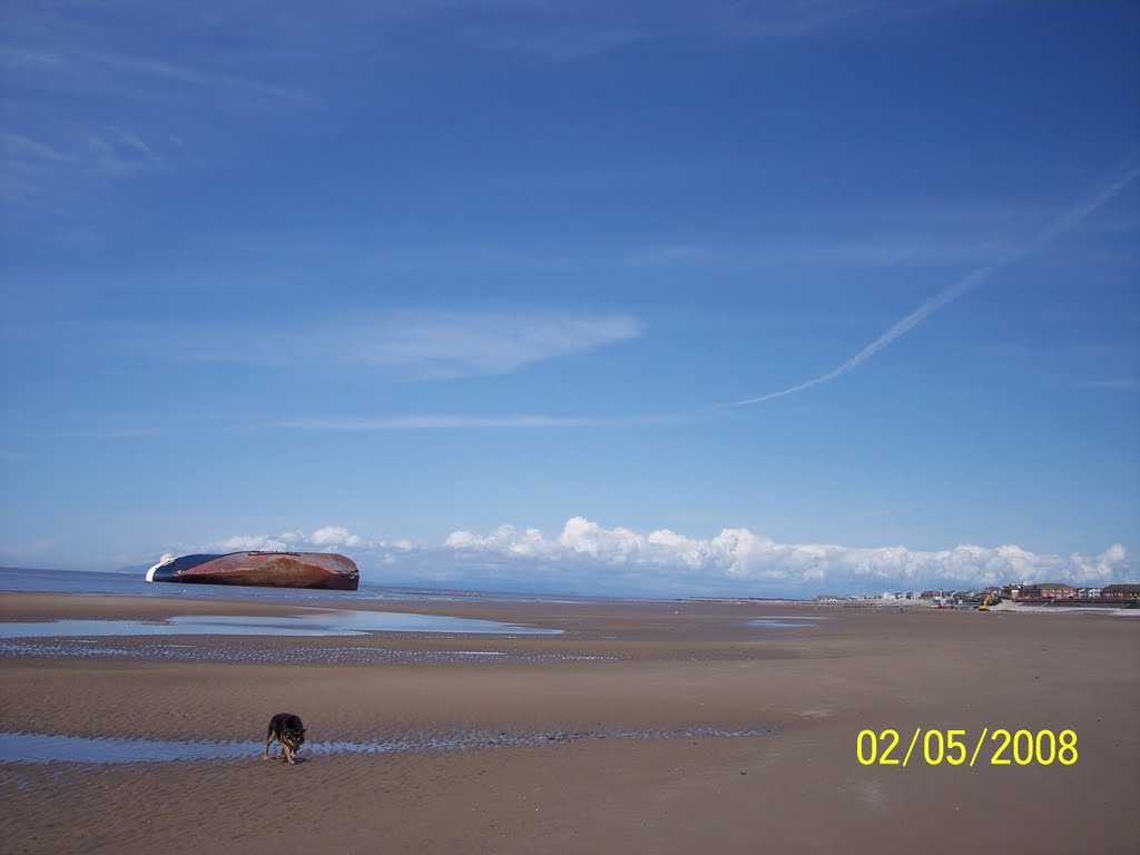 Lonely Beach, Lonley sky by VermithraxUK