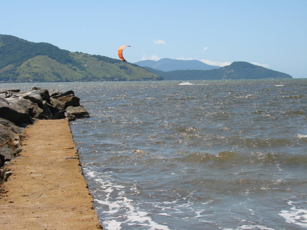 Kitesurf na entrada do canal de Portobello by Vicente de Vicq