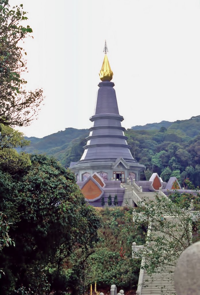 Doi Inthanon Chang Khoeng, Amphoe Mae Chaem, Chiang Mai 50270, Thailand by Guido Freiherr von R…