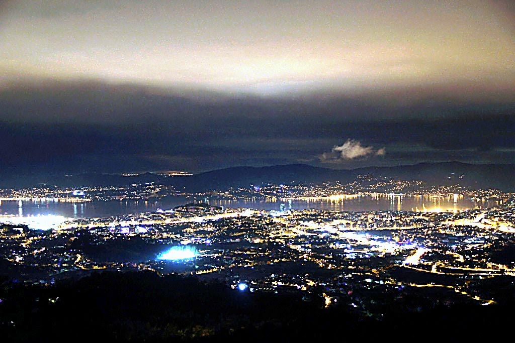 Vista panoranica nocturna de Vigo Galicia by Javier JAC