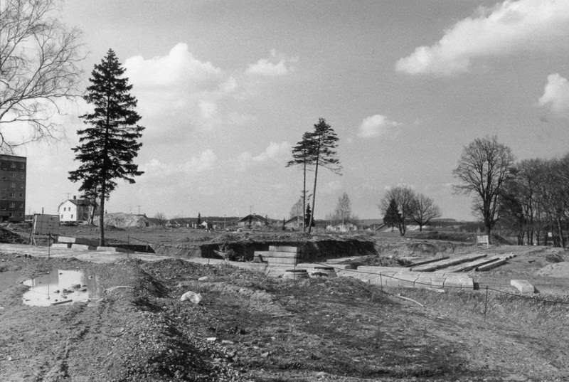 Bau des Pflegeheims und der Pusteblume im Stadtbachring ca.1988 by Jürgen Heinzig