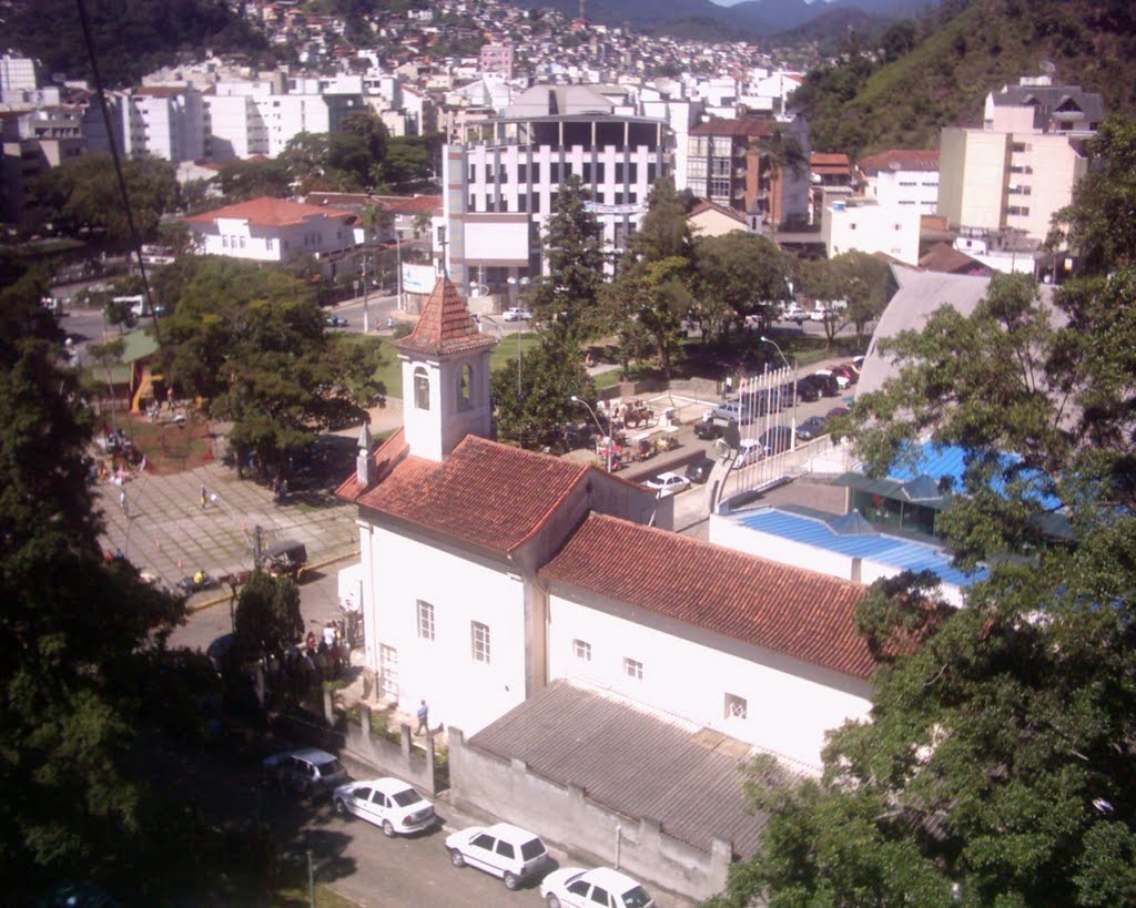 Igreja de Santo Antonio vista da cadeira do teleférico em 2006 by Marcelo Leão