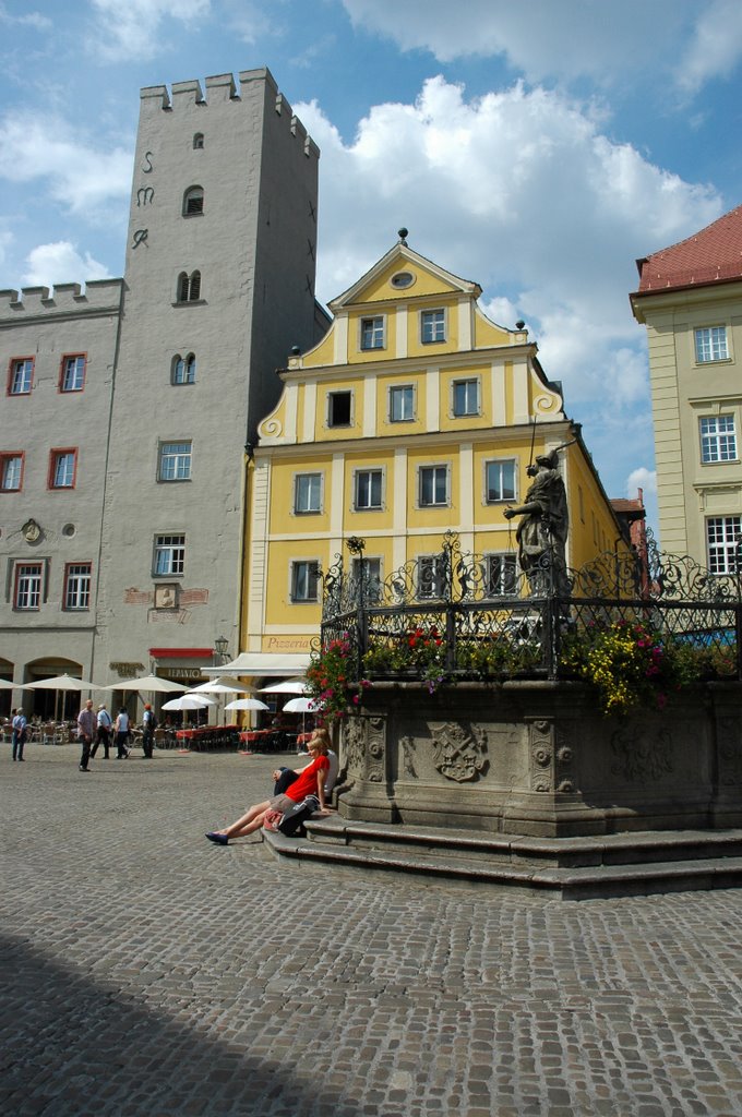 Haidplatz, Zum Goldenen Kreuz, Justitia-brunnen by Christophe Trinquier