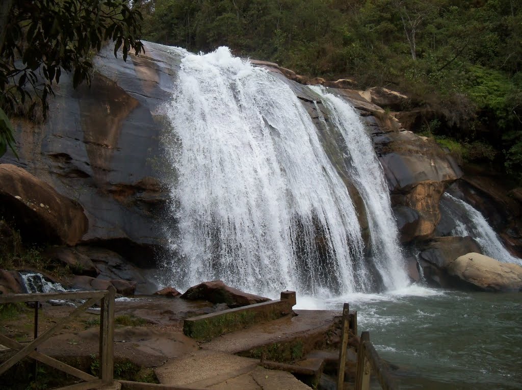 Cachoeira de Brumado by Osli Barroso de Oliv…