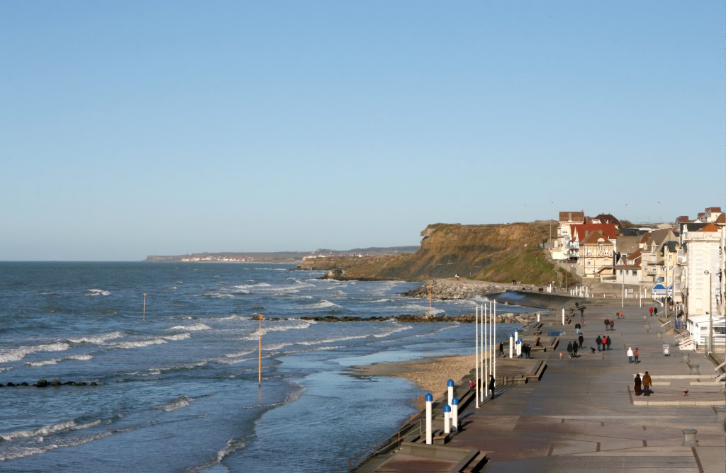 LA DIGUE DE WIMEREUX by Frédéric Adant