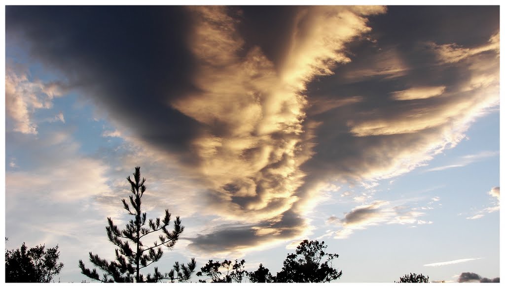 Nuages somptueux sur Aujac by ♫ Amonite ♫