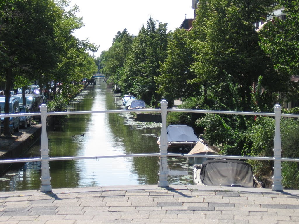 Delft, Buitenwatersloot vanaf Bolwerk by gerrits