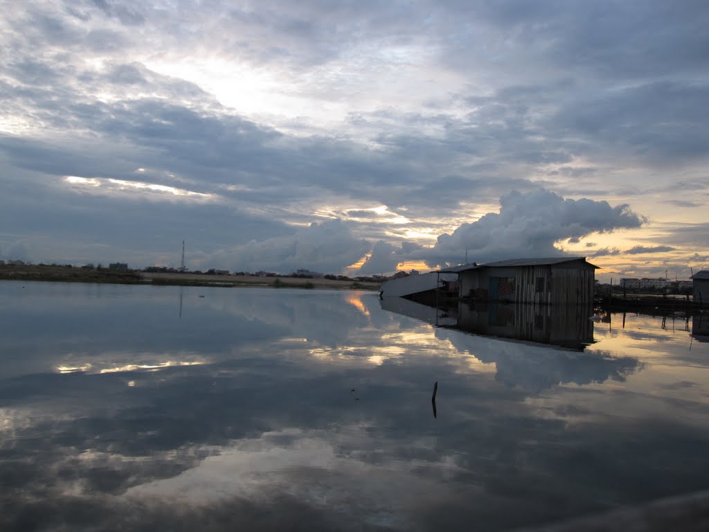 A view from lakeside in Phnom Penh, Cambodia by simmo p