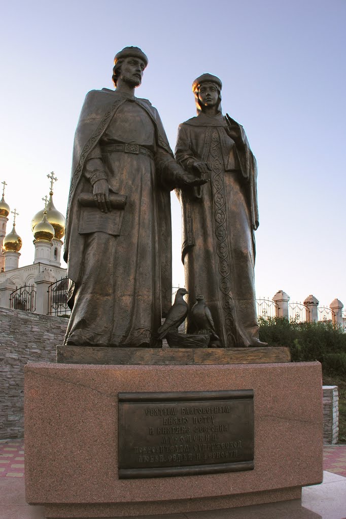 Monument to Saints Peter and Fevronia of Murom by IPAAT