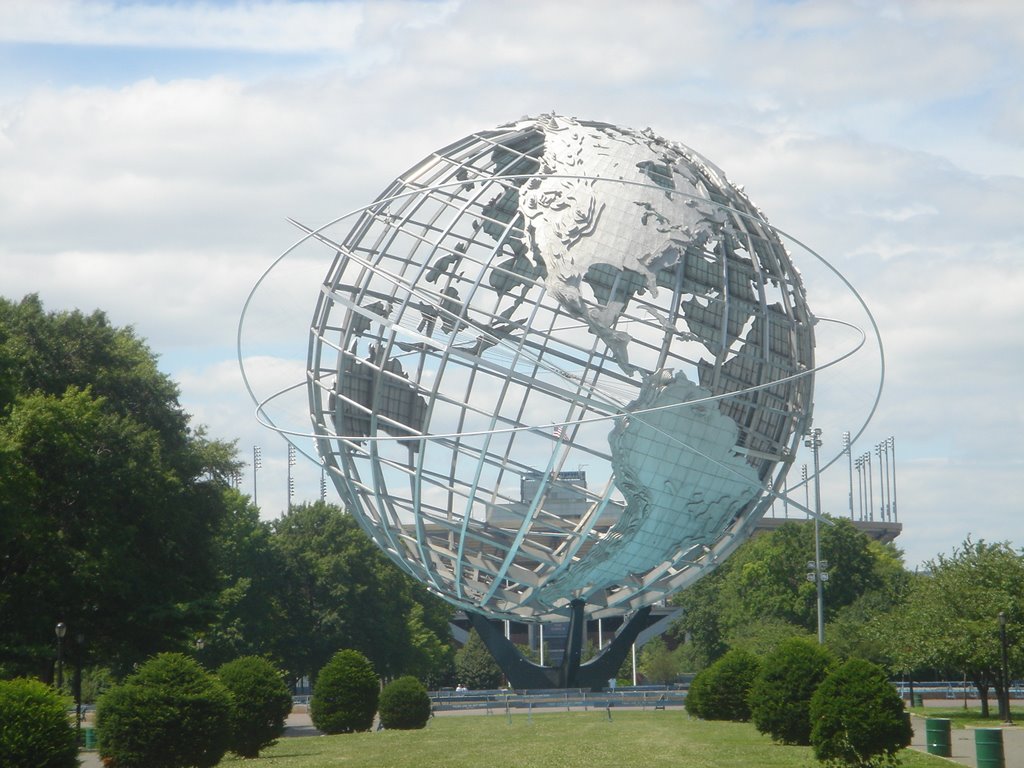 Unisphere in Flushing Meadows – Corona Park facing north toward U.S. Tennis Center by aviator_rob