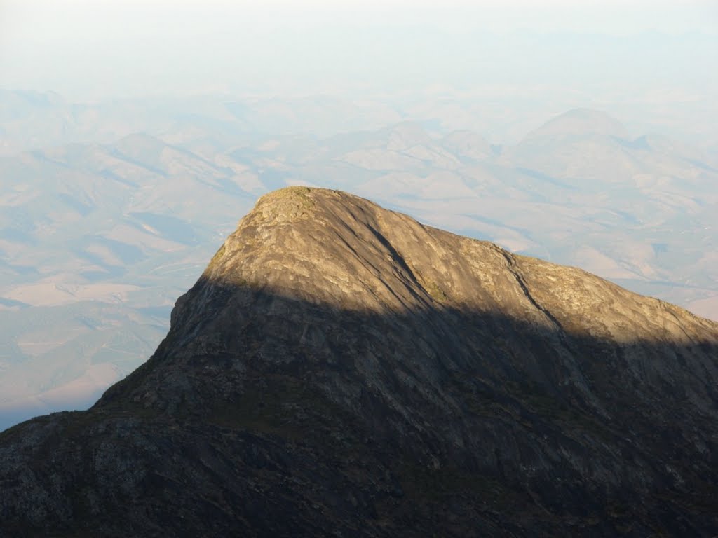 Pico do Cristal by Emerson Silva