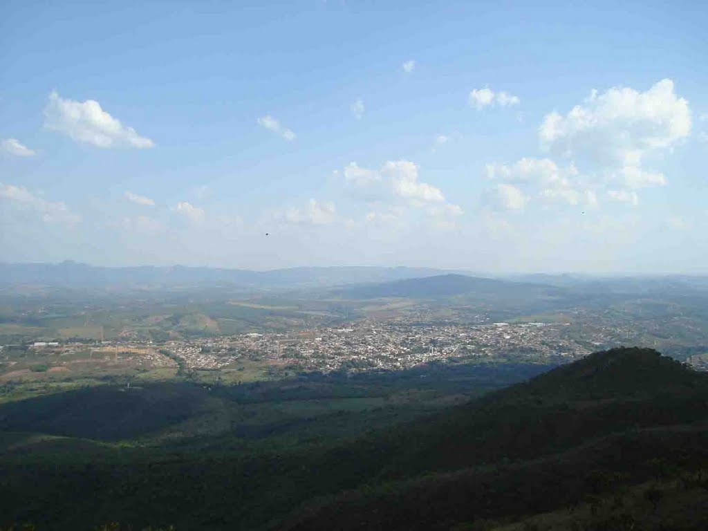 Mateus Leme vista do alto da Serra do Elefante by Emerson Silva