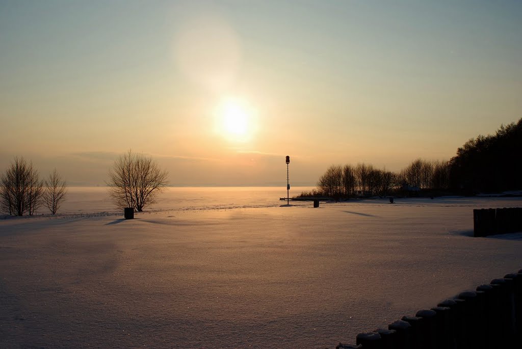 In Mardorf am Surferstrand , Dezember 2010 by Haddu Haddu