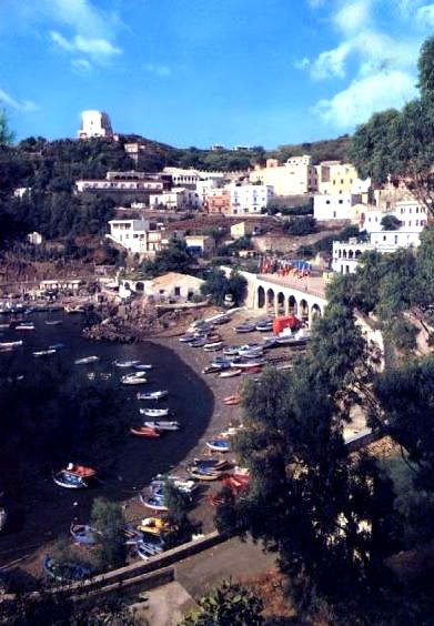 Ustica-Caletta S.Maria by Giovanni Mascellaro