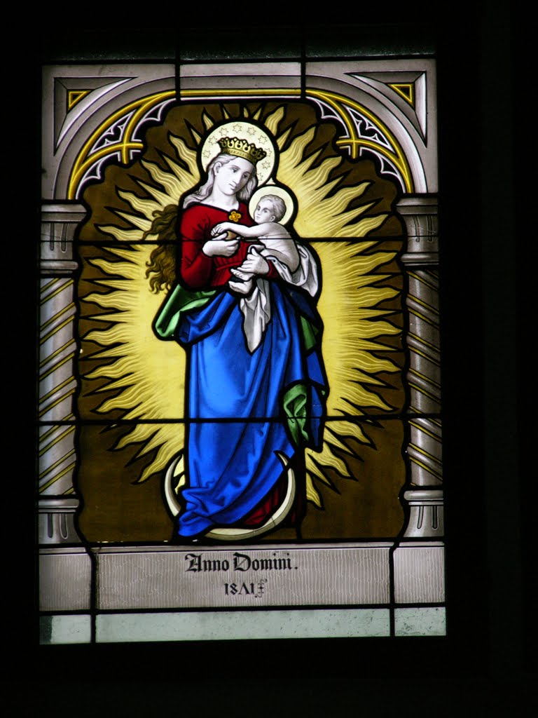 Fenster in der Burgkapelle der Burg Eltz by Daniel Froschauer