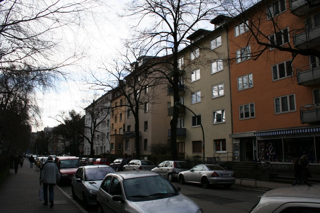 Gräfstraße 75, 60486 Frankfurt (weit rechts) by Antiburka2