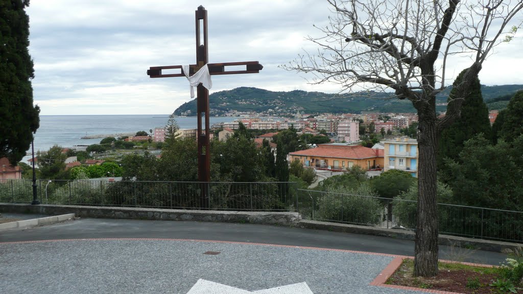 Chiesa di San Nicola- Dal sagrato, la croce, San Bartolomeo al Mare e Capo Berta. by giancamonty 42