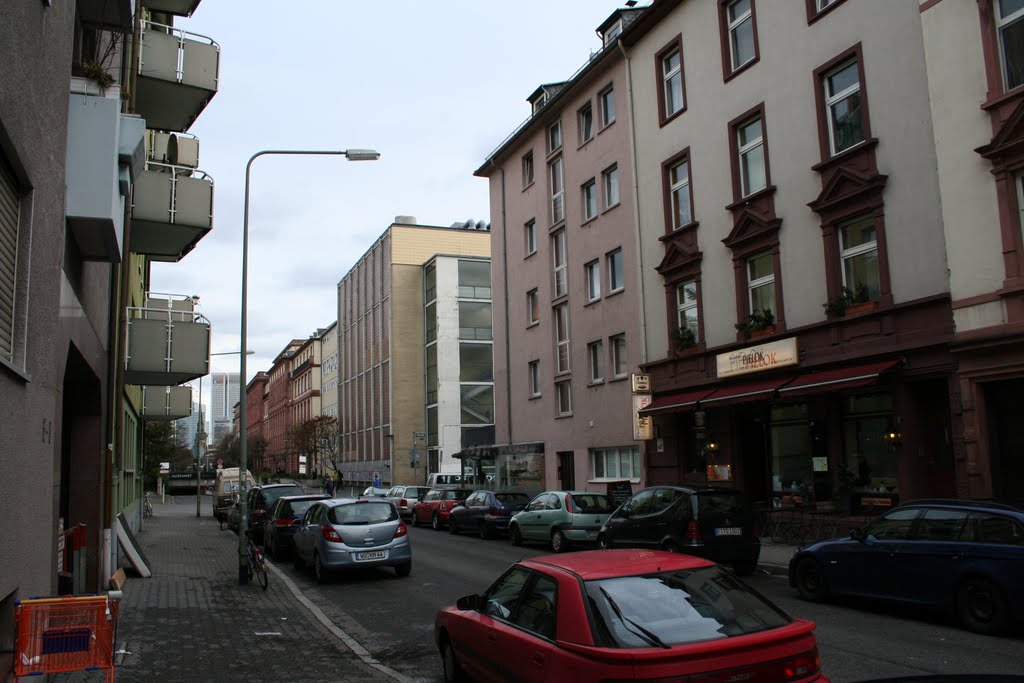 Jordanstraße 3, 60486 Frankfurt (weit rechts) by Antiburka2