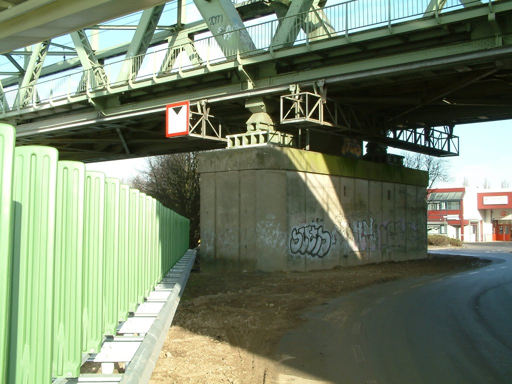 Onder de brug by Edgar Vernooy