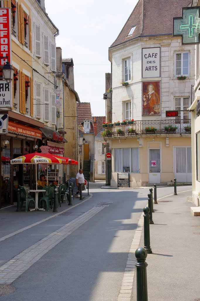 Au coin de la Rue Grande et de la rue d'Orjon.... by geograf28