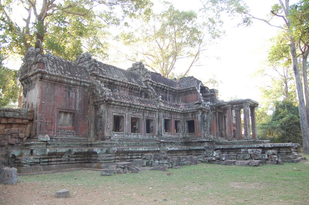 Gate to Angkor Wat by P.KING