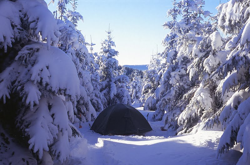 Camping in the snow by cloveciahlava