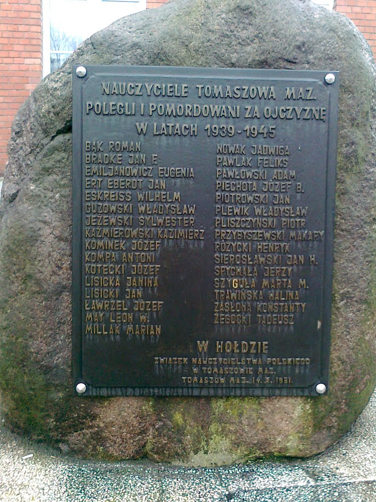 Memorial plaque by KapitanG