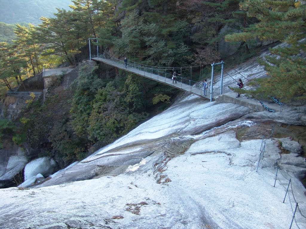 Pison Falls, Manphok Valley Trail by Enrique Pidal