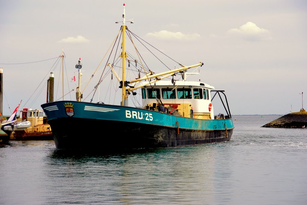 Vissershaven Bruinisse by A den Hartigh