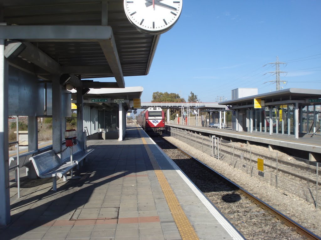 Estación de Hertzlya. by Edith Soledad