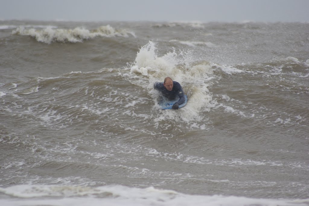 Body board surfing at Fleetwood by alex@hangtime