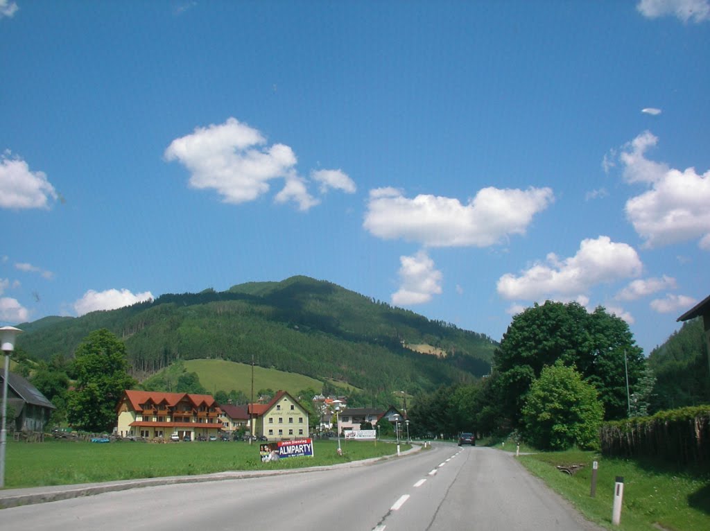 Hinter Breitenau müssen wir gut 600 m rechts hoch zur Teichalm by ReinhardKlenke