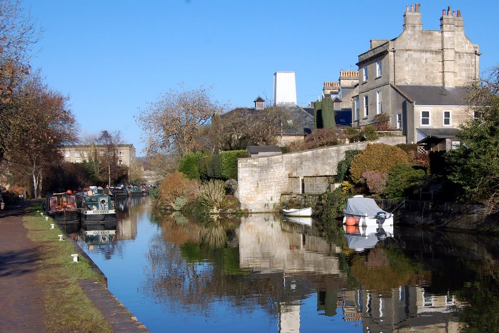 Kennet and Avon Canal at Widcombe, Bath by dunedrive