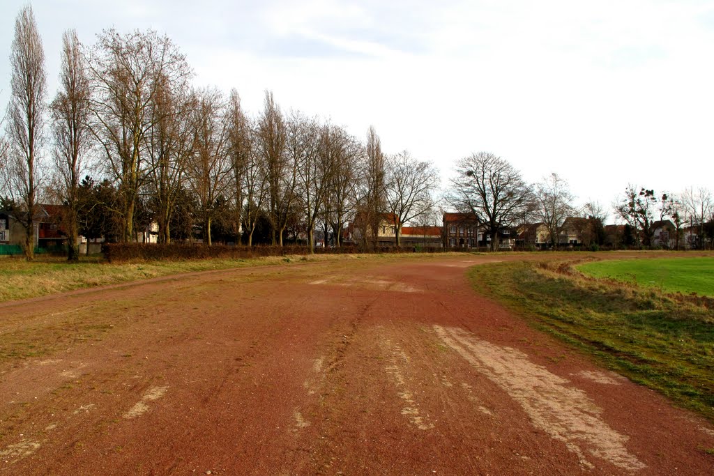 L'ancienne piste du champ de course by fvexler