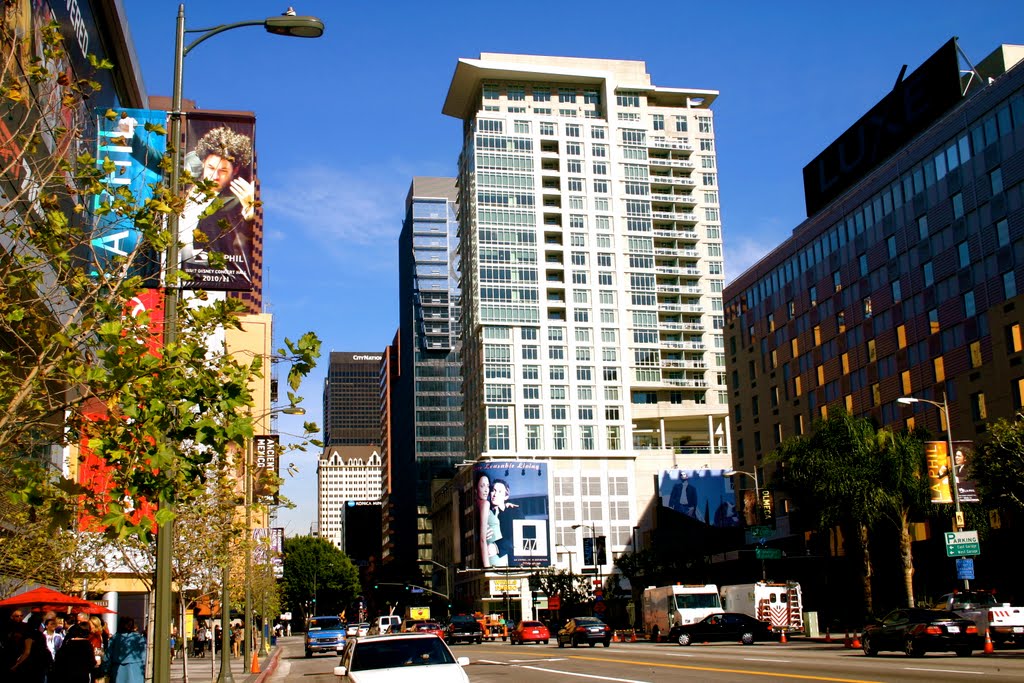 Figueroa St, Downtown Los Angeles by Michael Jiroch