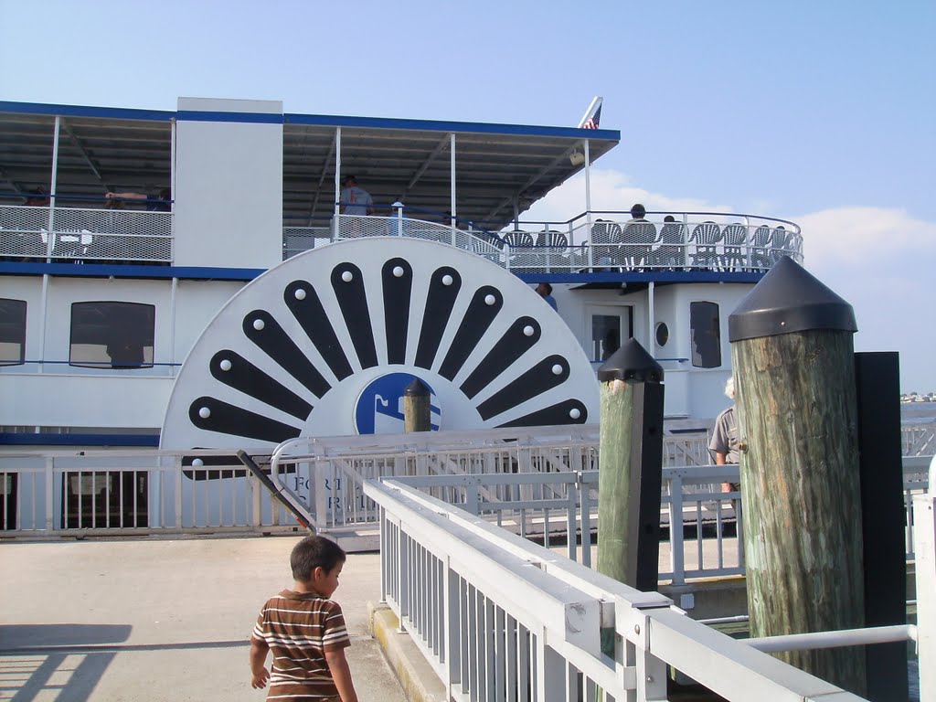 Ferry at Fort Sumter by ingridsabogal