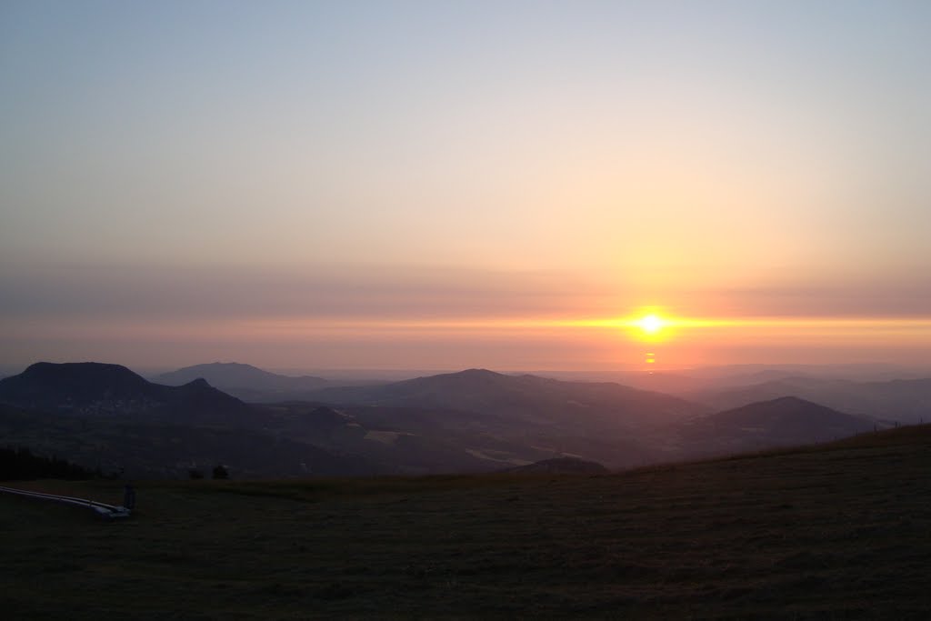 Alba sul Carpegna by Jack Ginting