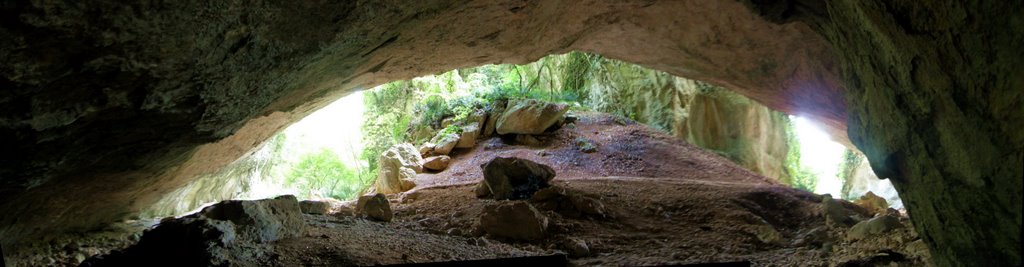 Panoramica da dentro la forra del torrente scappuccia by Luigi Barbadoro - "homo latitans"