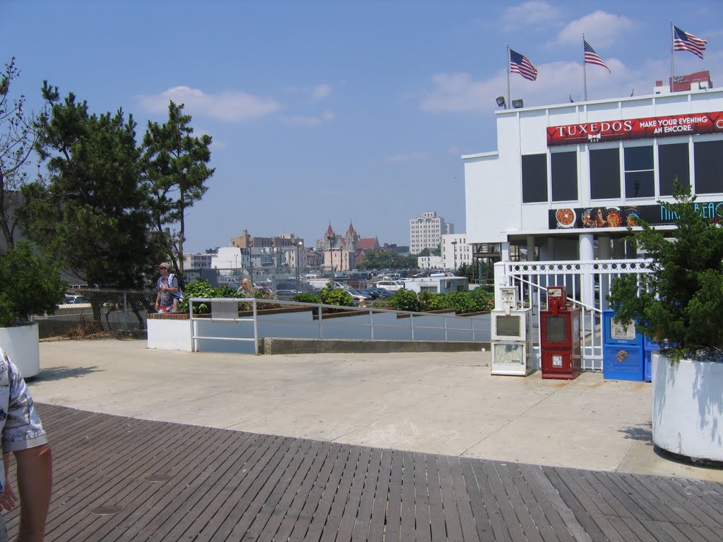 Arlantic City, NJ. Boardwalk by Werner Schmidt