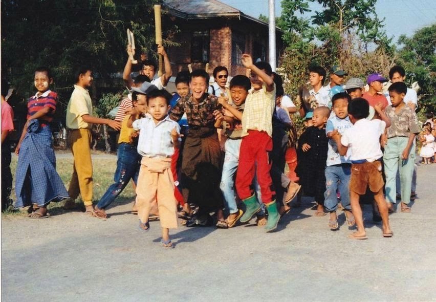 ニャウンシェ・ミャンマー Nyaung Shwe,Burma 1995 by elkhorn.jp