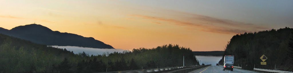 Brouillard sur l`autoroute by Mario Hains