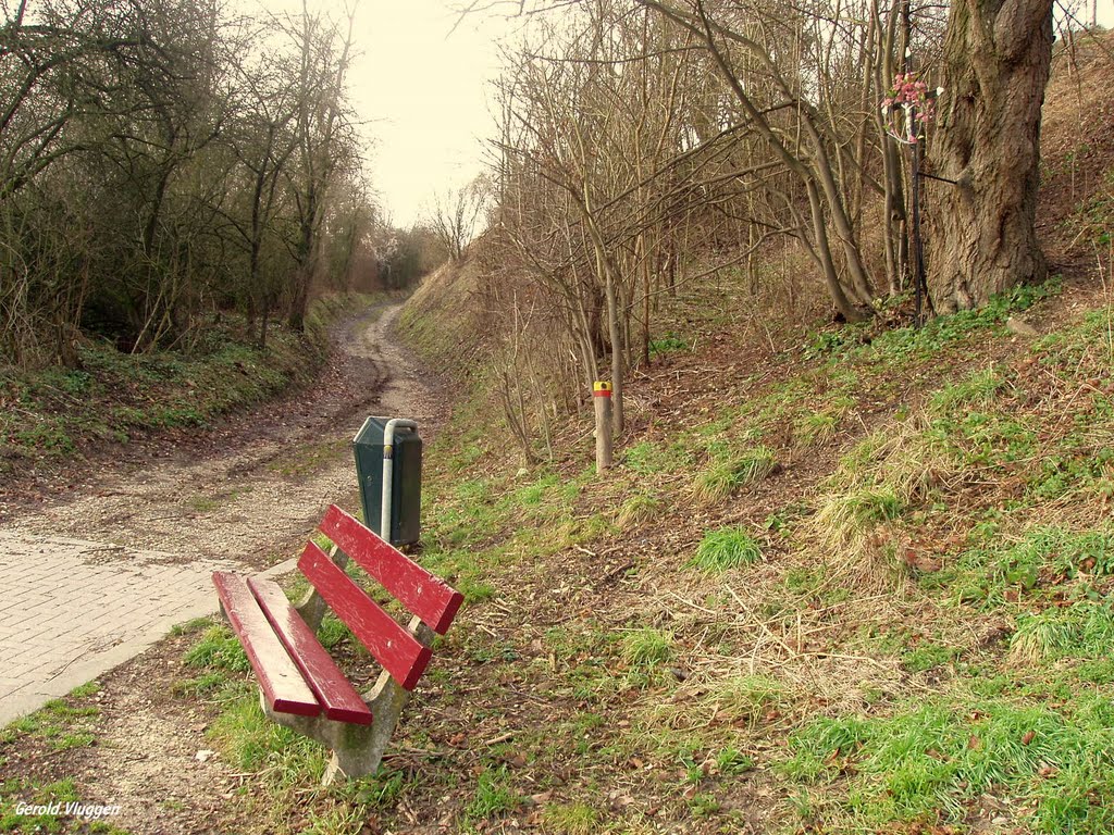 Zitbank langs het Krijtlandpad naar Valkenburg, Maastricht. 15 Jan. 2011 by Gerold Vluggen