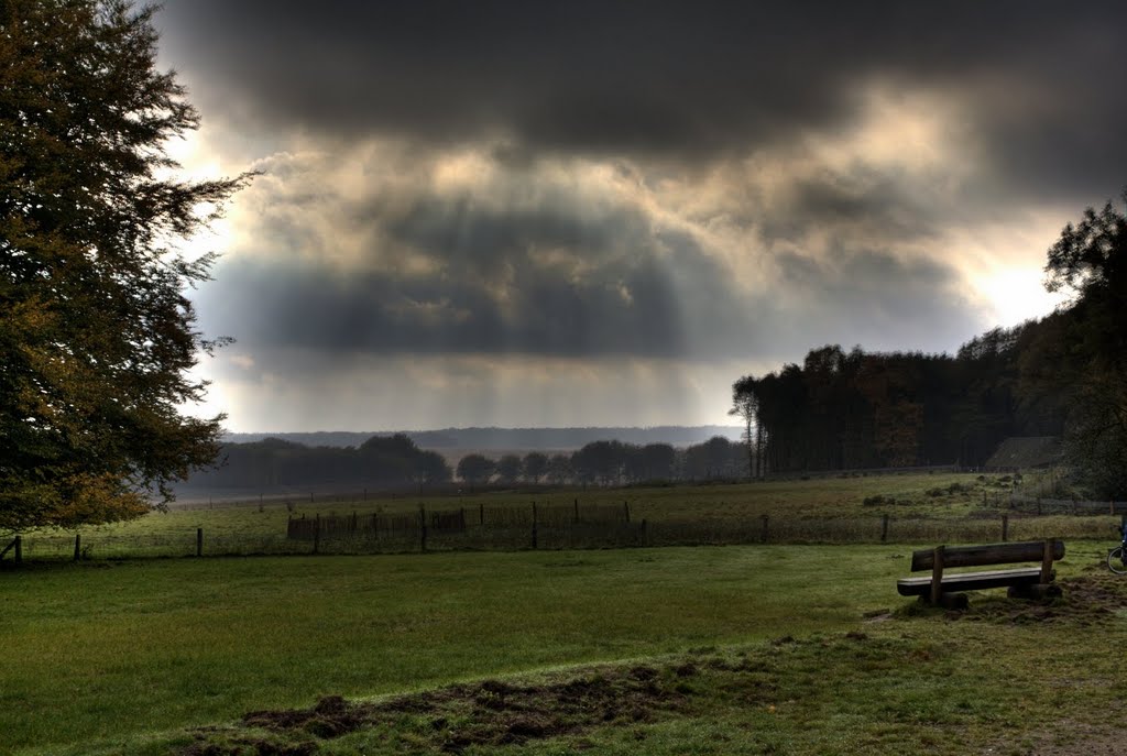 Dreigend weer by Jan-Peter Beekman