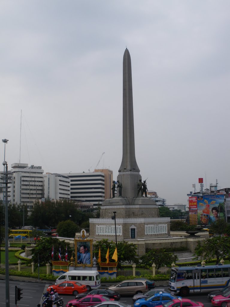 Victory Monument 19.11.2010 by Kangkom Tec