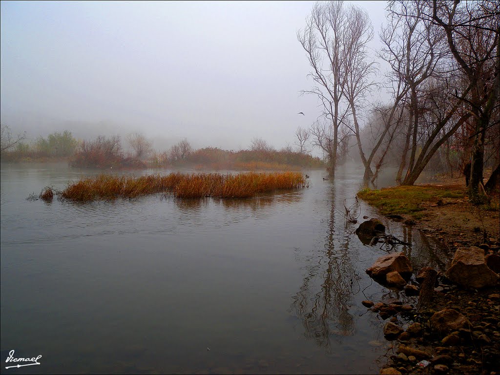 110116-18 NIEBLA EN EL EBRO POR PUENTE HIERRO by Víctor Manuel Mamblo…