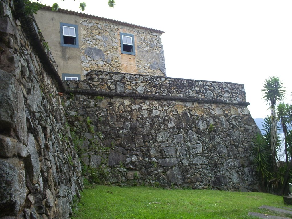 Fortaleza de São José da Ponta Grossa by Jóe José Dias